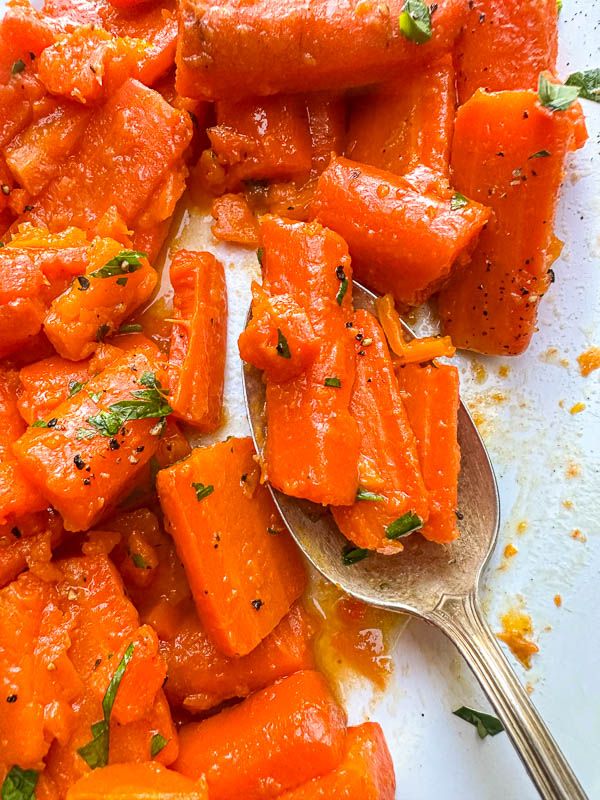 Julia Child’s Butter-Braised Carrots – A Simple, Classic Side Dish That Melts in Your Mouth. Find the recipe on Shutterbean.com 