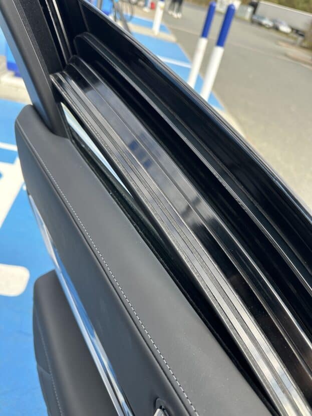 bmw-i7-protection-review-04 The door thickness of the BMW i7 Protection vehicle